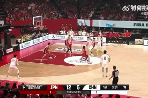竟投出三不沾！张镇麟晃开防守没突，选择横撤跳投不中！